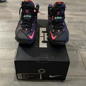 Nike Lebron XII mens 11 excellent condition black/pinkish